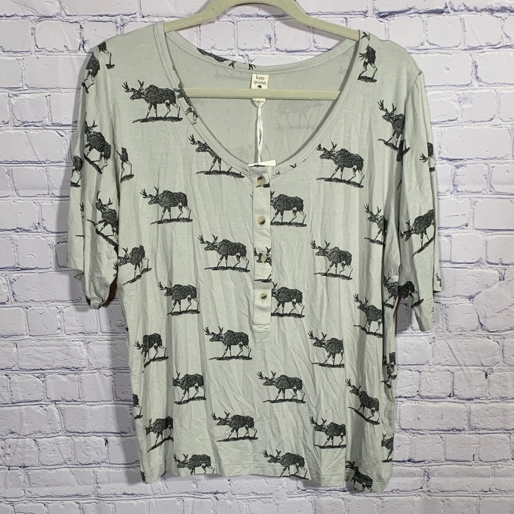 Kate Quinn Womens Short Sleeve Moose Print Scoop Neck Top Size XL NWT Bamboo